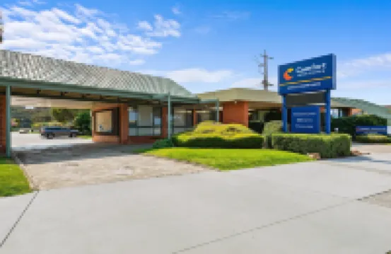 Comfort Inn & Suites Lakes Entrance Hotels near Koonwarra Family Holiday Park
