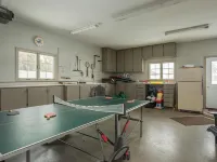 Lake Pointe Lodge: 6Br Lakefront Retreat w/ Free Pontoon, Dock & Firepit Hotels in La Grand Township