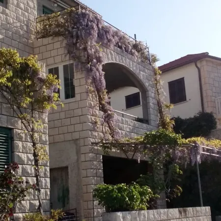 Apartment Miljana Hotels in Postire