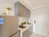 Simple and Modern Studio at Apartment Kingland Avenue By Travelio