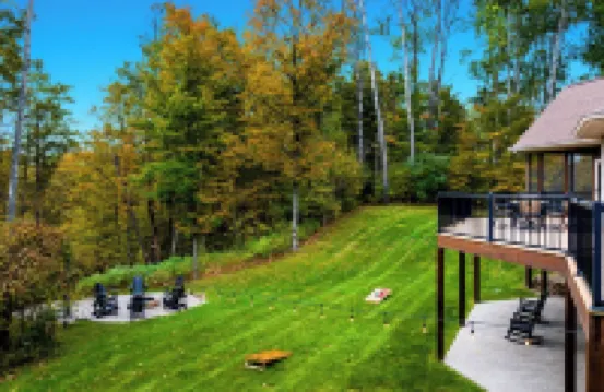 Riverfront Chalet on 5 acres~GameRoom~Spa~Gym~Firepit~Theater~2min to CrystalMtn