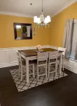 RE Stylish Condo By Mall Area