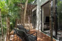 Twelve O’Clock Luxury Villas