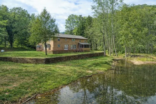 Lodge on Wolf Creek 4Br , 12 Private Acres , Fishing , Hiking , Hokie Weekends - Homestays