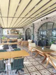 8 Rooms Hotel
