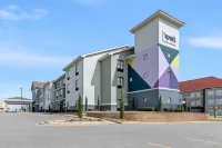 Spark by Hilton Shawnee - 3-Star