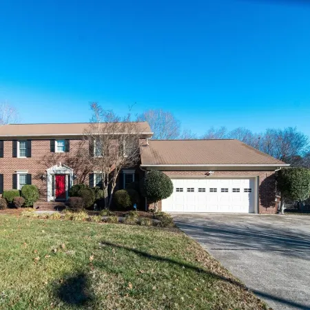 Private & Spacious 4Br w/ Heated Pool, Hot Tub & Fire Pit · Near Hpu & Market