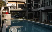 Tharadol Beach Resort - Beach