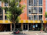 Hotel Pasar Besar RedPartner near Tugu Pahlawan Hotels in Bubutan