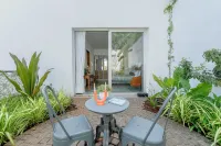 Staymaster Casa Tanisa 3BR Pool - Kitchen