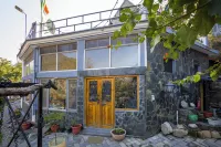 ELIVAAS Zephyr Sierra 2-BHK Hillside Hotel di 