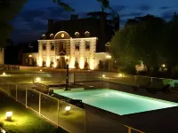 Logis Hotel Restaurant la Marjolaine - Pools