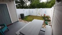 Beachy Style Home and Cozy . No Pet Fee, 6 Guests
