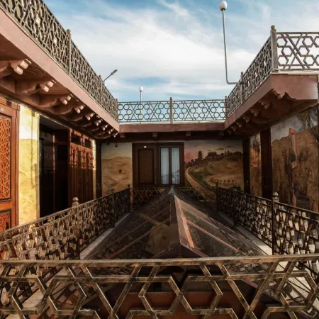 Suzangaron Boutique Hotel