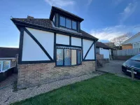 A Village Tranquil Modern Tudor House sea Views - Bungalows