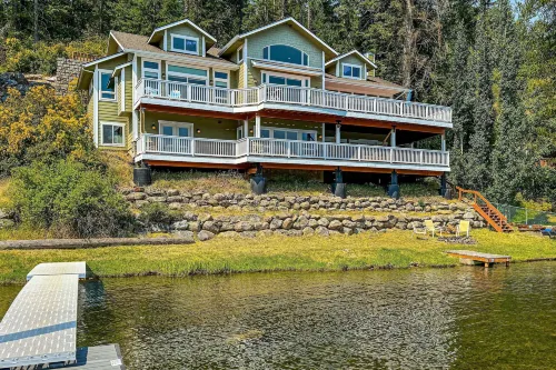 Beautiful Lakefront Custom - 4-Star