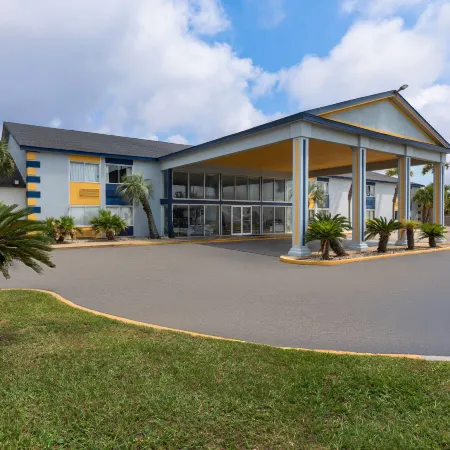 Super 8 by Wyndham Biloxi