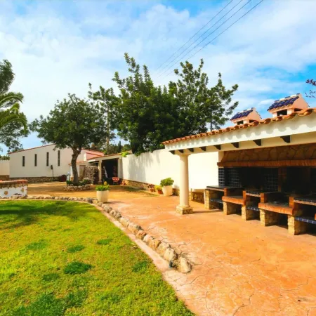 Villa Balneari Resort Casa Vacances Per Famílies Chalet Casa Rural Отели рядом с достопримечательностью «Пляж Эль-Параисо»