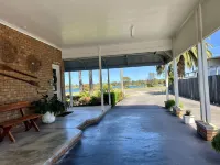Coastal Waters Motor Inn - 4-Star