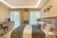 TO BE SUITES - Condos