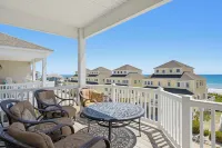 Luxurious Oceanside w/pool, elevator, 6 BR, steps from the sand and surf - 4-Star