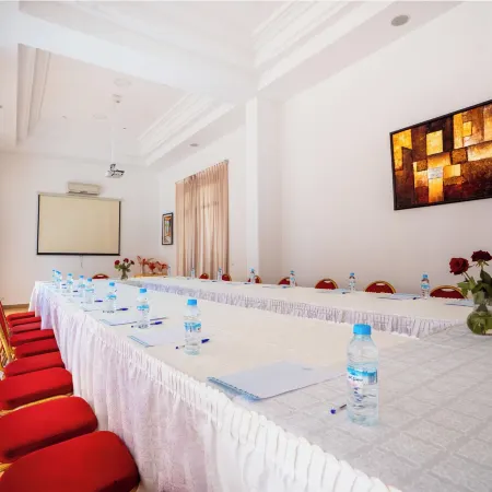 Intouriste Hôtel & Suites