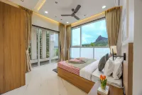 ELIVAAS RK Villa 4BHK Hideaway with Pool - شرفة
