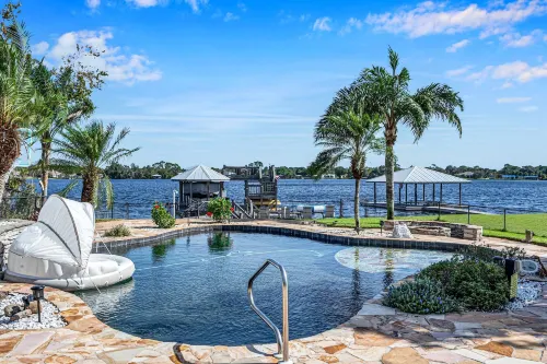 Luxury Lakefront Private Dock Pool In-ground Spa - ブティック