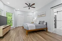 12 Min to Downtown Sleeps 12 Hot Tub Fire Pit - Jacuzzi