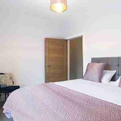 Blue Door Apartments Rooms