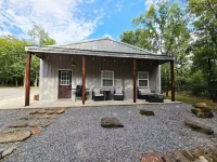 Adorable Molly B Cabin 1-bedroom 1-bath w/parking/WiFi/AC - 2-Star