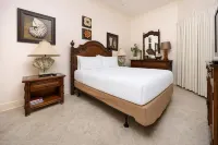 Phoenix West 404 3 Bedroom Condo - Condos