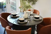Modern 3BR Brompton Court Wi-fi By Stay With Us - Wifi