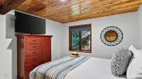 Falls & Firs by Avantstay Mtn Views + Balcony Trailheads + Ski Bus - Balkon