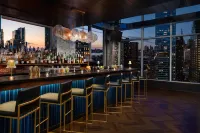 Doubletree by Hilton New York Times Square West - bar