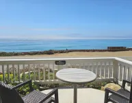 Sand Pebbles Inn - Ocean View