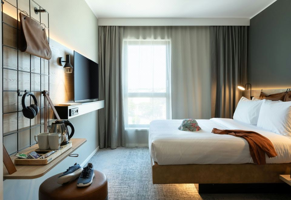 Moxy Plymouth - Housity