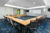 Courtyard Danbury - Pet friendly