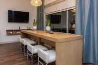 Element St. Louis Midtown - Kitchens