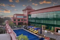 Taj Hotel & Convention Centre, Agra - Rooftop Pools