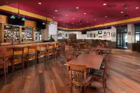 DoubleTree by Hilton Lawrence - Bar