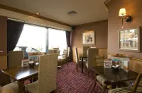 Premier Inn Doncaster Central - Parking