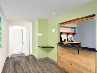 WoodSpring Suites Merrillville - parking