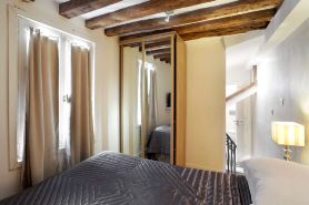 Charming duplex, Louvre Museum steps away - 1 bedroom - Louvre Duplex by Habitat Parisien