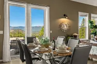 Luxe Mtn Retreat, Epic Views, Hot Tub, Stargazing Bed, Firepit, Red Rocks - 4-Star