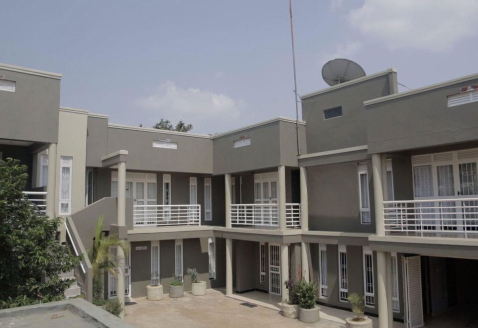 CommonLens Inn - Housity