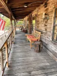 Cedar Ridge Log Cabin on 14 acres - Pet Friendly! - Chalets