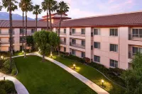 DoubleTree by Hilton Ontario Airport - parking