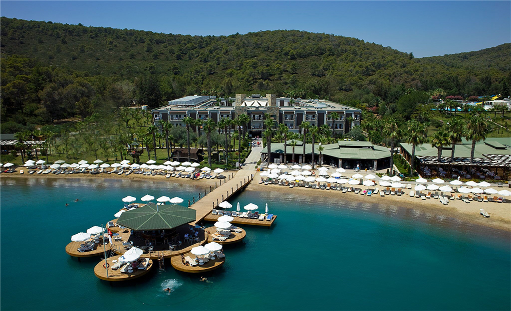 Crystal Green Bay Resort & Spa – All Inclusive