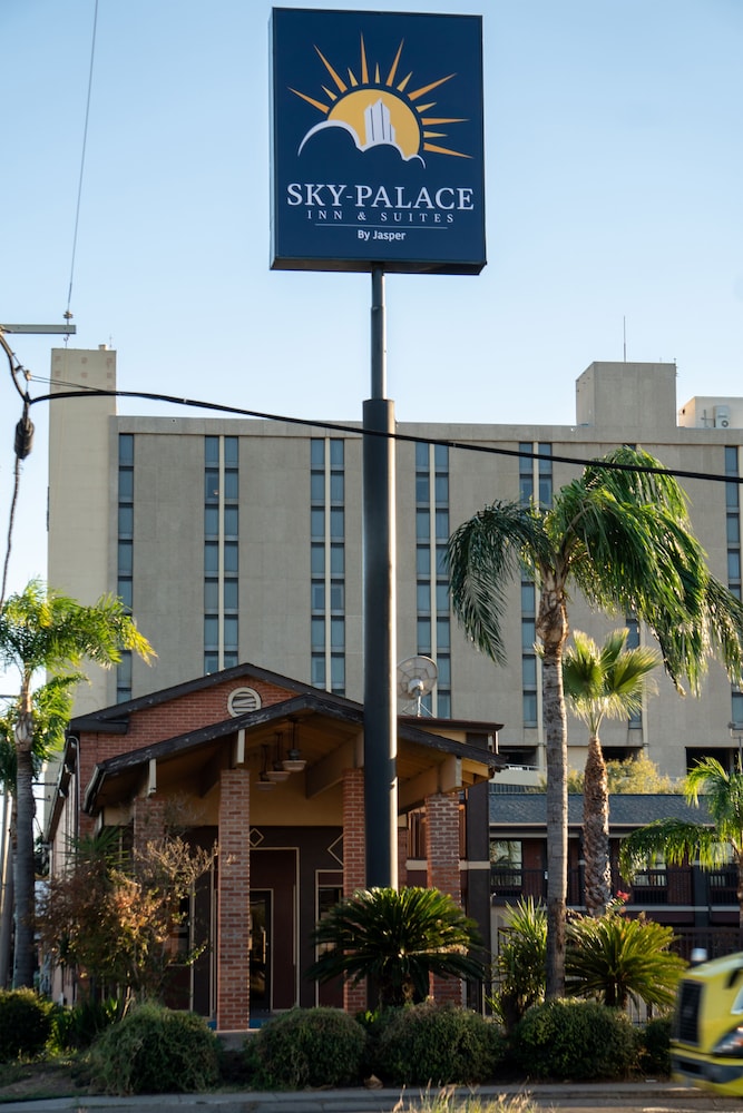 Sky-Palace Inn & Suites Laredo